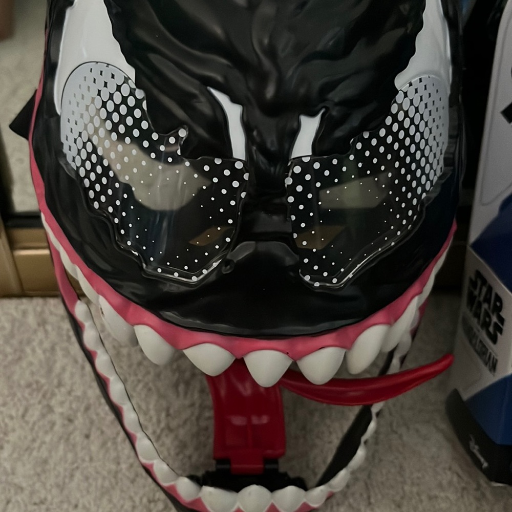 Venom mask